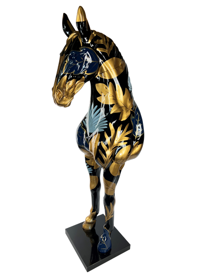 Sculpture de cheval noir à la feuille d'or