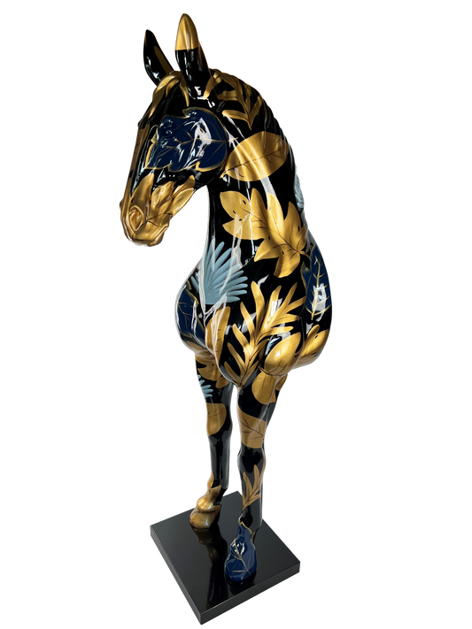 Sculpture de cheval noir à la feuille d'or